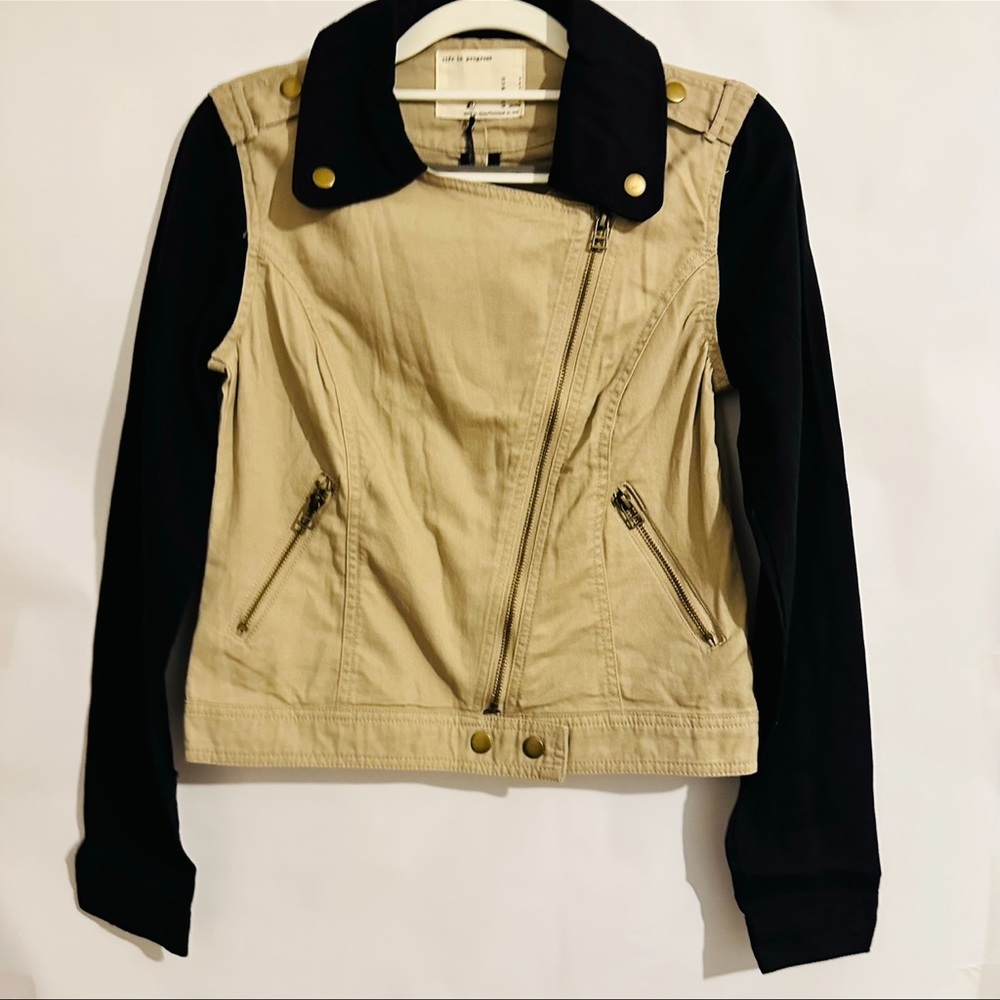 F21 | Jacket | Taupe and Black - Picture 5 of 5